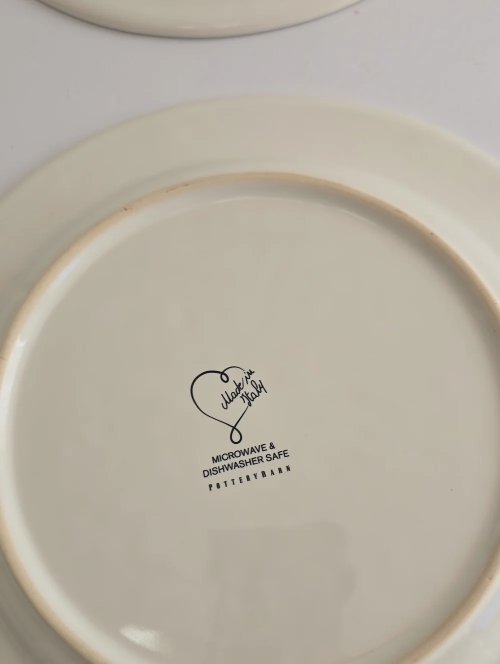 Pottery Barn Set Of 2 Napoli White Dinner Plates Scalloped Made In Italy